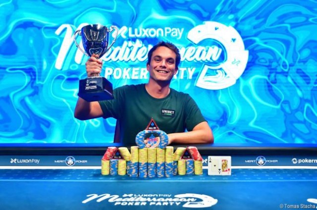 Arnaud Enselme après sa victoire sur la PokerNews Cup